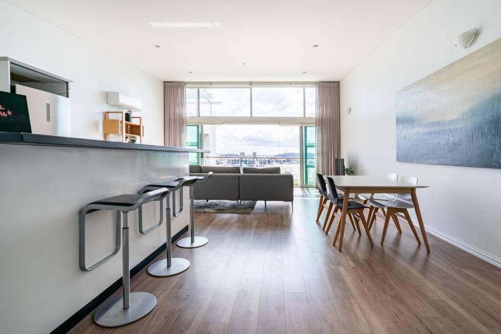 Spacious Penthouse With Spectacular Harbour Views! Auckland Extérieur photo