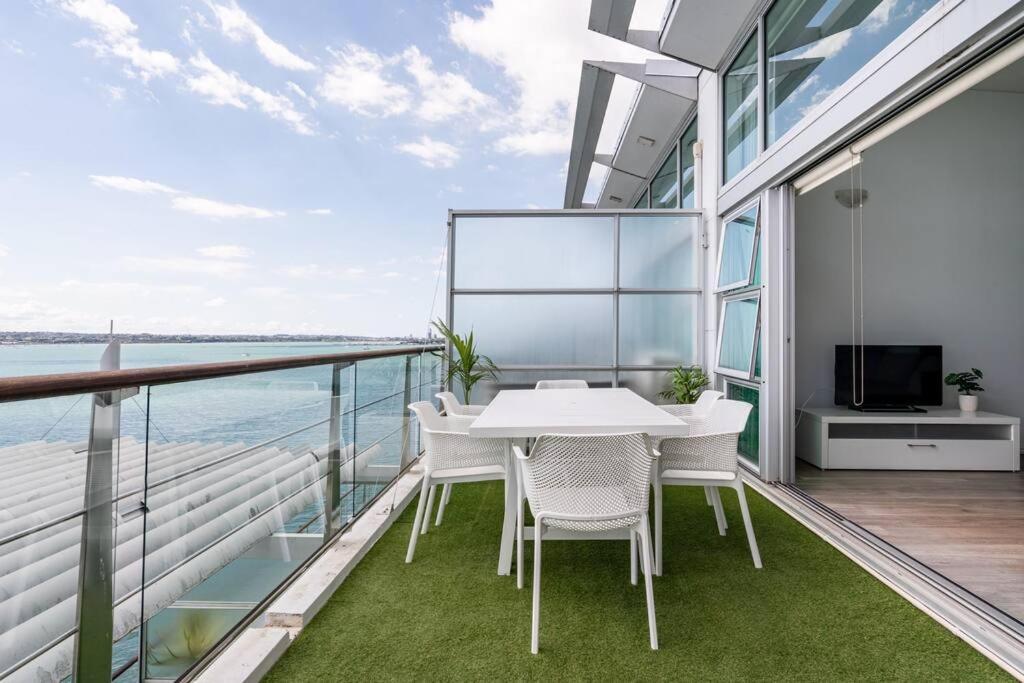 Spacious Penthouse With Spectacular Harbour Views! Auckland Extérieur photo